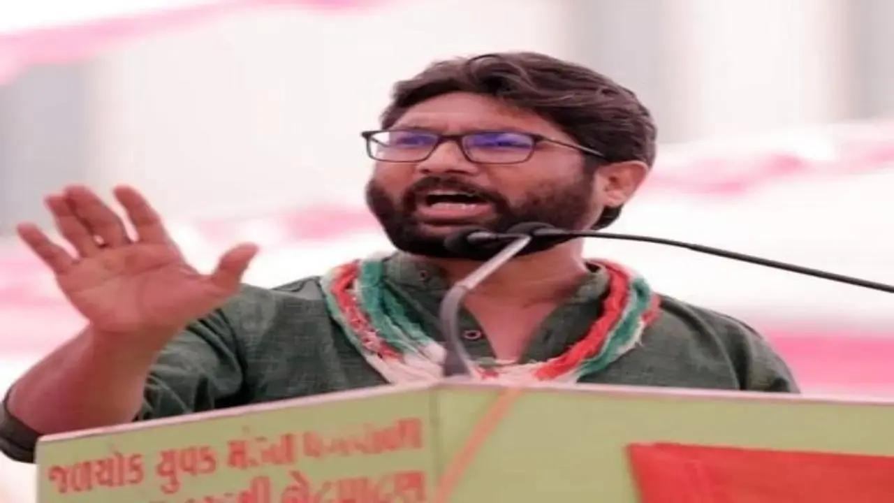 Mevani completes legal formalities in Kokrajhar, to leave for Gujarat